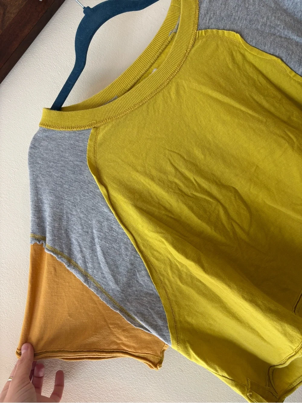 Urban Outfitters Shelby Yellow Colorblock Cropped T-Shirt Size L